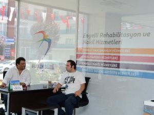 Beylikdüzü Belediyesi, Yaşlı Ve Engellileri Seçim Noktalarına Taşıyacak