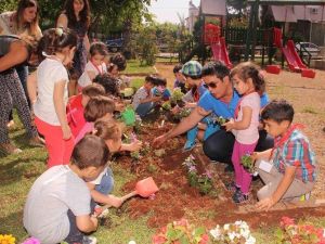 Başkan Genç, Dünya Çevre Günü Nedeniyle Çocuklarla Çiçek Dikti