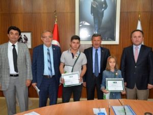 Öğrenciler, ’Sağlıklı Gelecek’ İçin Ödüllendirildi
