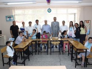 Engelli Öğrencileri Özel Diş Fırçası Dağıtıldı