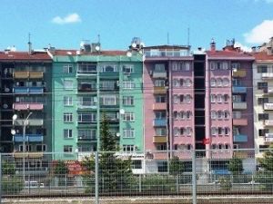 D-100’e Bakan Binaların Dış Cepheleri İyileştirildi
