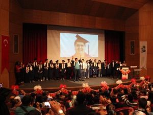 Engelli Öğrenciler Diploma Sevinci Yaşadı