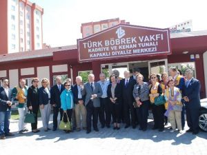 Türk Böbrek Vakfı Kadriye- Kenan Tunalı Diyaliz Merkezi’ne 100 Bin Dolarlık Bağış