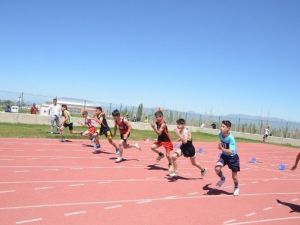 Okullar Puanlı Atletizm Türkiye Şampiyonasında Yarışıyor