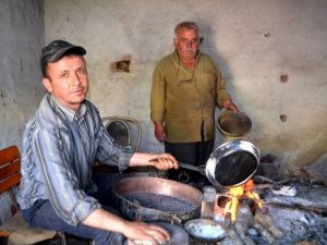 Seyyar Kalaycılar Mesleklerini Yaşatmaya Devam Ediyor