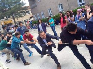 Gizligider Ve Açıkgöz, Seçim Stresini Öğrencilerle Birlikte Attı