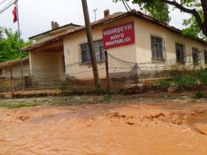 Kırıkkale’nin Hıdırşeyh Köyünde 3 Evi Sel Suları Bastı