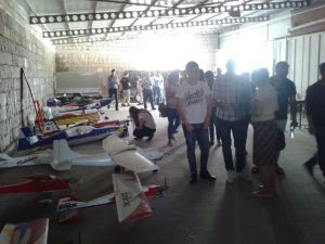 Kayserili Gençler, Portekiz Ve Romanyalı Guruba Model Uçak Eğitimi Verdi