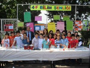 İzmirlioğlu İlkokulu Öğrencileri Bilim Şenliği’nde Deneylerini Gösterdi