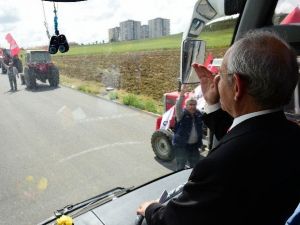 Kılıçdaroğlu’nu Polatlı’da Çiftçiler Traktörleriyle Karşıladı