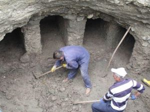 Tarihi Mezarda Kazı Çalışmaları Devam Ediyor