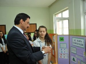Geleceğin Bilim Adamlarının Sergilerini Başkan AK Açtı