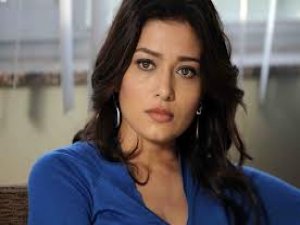 Nurgül Yeşilçay Servis Muavininden Fırça Yedi