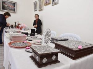 Bu Çarşıda Satılan Her Şey Hanımeli