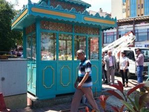 Eski Taksi Duraklarına Yeni Kent Mobilyaları
