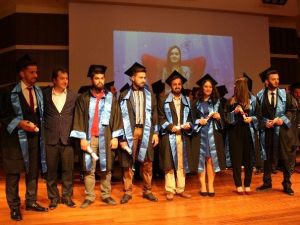 İletişim Fakültesi 18’inci Dönem Mezunlarını Verdi