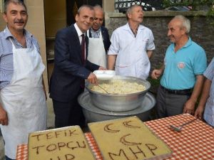 MHP’li Vekil Adayı Pilav Dağıttı