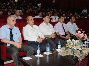 Yıl Sonu Etkinliğinde Renkli Görüntüler