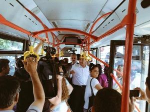 Başkan Sözlü Halkla Belediye Otobüsünde Buluştu