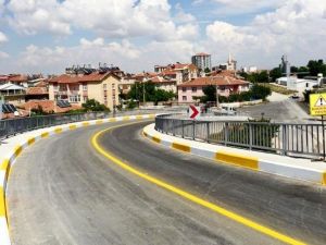 Karaman’da Mahalleleri Şehir Merkezine Bağlayan Üst Geçit Trafiğe Açıldı