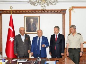 Mehmet Çavuş’un Oğluna İstiklal Madalyası