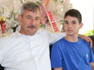 Kasımpaşa’nın Kalecisi Başkan Yaralı’yı Ziyaret Etti
