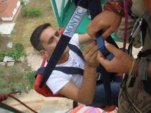 Scad’la Atlarken Öldü Öldü Dirildi