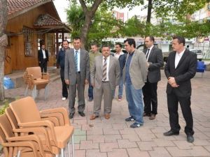 Hizmete Girecek Çay Bahçesinde Başkan Yağcı İlk Çayı İçti
