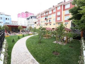 Bağcılar’a Kızılcık Bahçesi