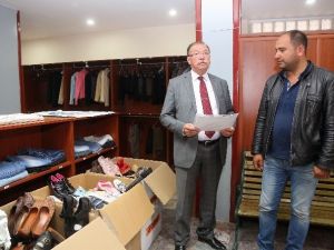 Hayırsever Esnaftan Yardıma Muhtaç Vatandaşlar İçin 450 Çift Ayakkabı Bağışı