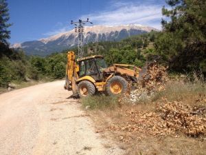 Kumluca’da Mahalle Yollarında Çalışmalar Sürüyor