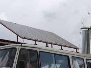 Güneş Enerjisini Kullanan Seyyar Satıcı Görenleri Şaşırtıyor