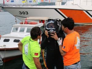 Ortaköy Sahilinde Dalış Yapan Başkan Hazinedar, Boğazı Temizledi