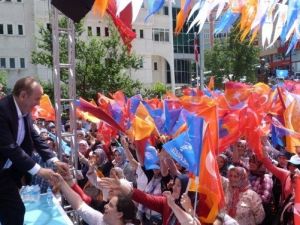 İstanbul Büyükşehir Belediye Başkanı Kadir Topbaş Hemşehrileri İle Mitingde Buluştu