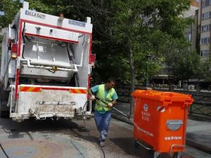 Odunpazarı’nda Konteynerler Dezenfekte Ediliyor