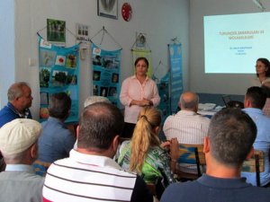 Çiftçiye Meyve Sineği ve Unlu Bit Bilgilendirmesi Yapıldı