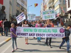 Sinoplu Çocuklar Madde Bağımlılığına Karşı Yürüdü