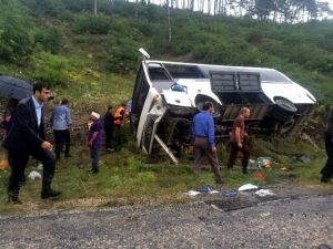 Piknik Dönüşü Kaza. 15 Öğrenci Yaralandı