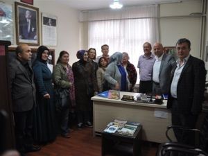 AK Parti Millet Vekiliadayı Akın Kaymak Öğrencilere Hediye Dağıttı