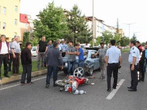 Kamyonun Altında Kalan Motosiklet Sürücüsü Hayatını Kaybetti