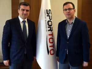 Akçakoca Belediyesi Osmaniye Mahallesine Yeni Futbol Sahası Kazandırıyor