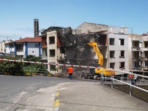 Hastane İçin Kamulaştırılan Binaların Yıkımına Başlandı