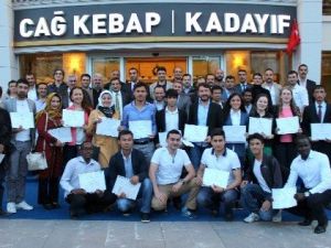 Erzurum Uluslararası Öğrenciler Akademisi Mezunlarını Verdi