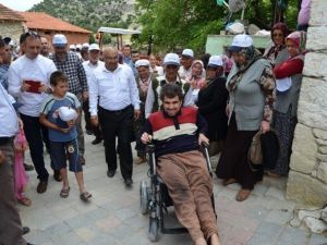AK Partili Vekil Özdağ’dan Engelli Kardeşlere Akülü Araç