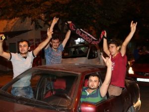 MHP’den Yüzlerce Araçlık Konvoy