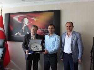 Hatso’dan Çukurca Kaymakamı Koç’a Şükran Plaketi