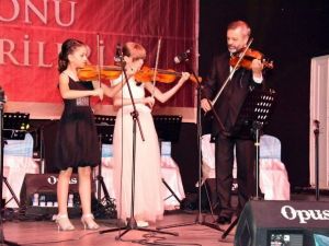 Asev Öğrenci Grupları İzleyenleri Büyüledi