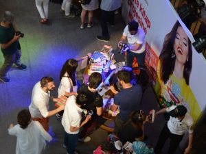 Ünlü Pop Sanatçısı Demet Akalın Forum Kayseri’de Hayranlarıyla Buluştu