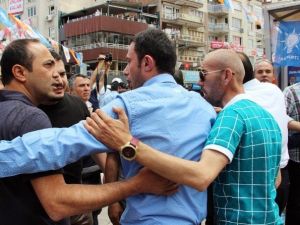 MHP’lilerden AK Parti Standına Saldırı