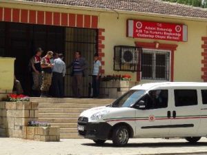 Gaziantep’te Boş Araziye Bir Otomobilden Erkek Cesedi Atıldı